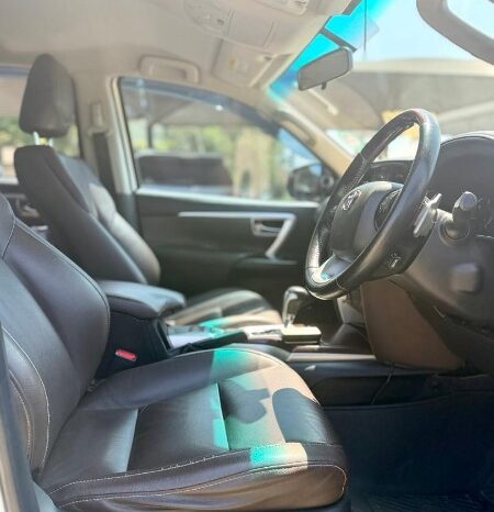 
								Unregistered 2019 Toyota Fortuner full									