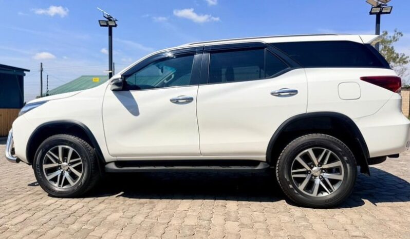 
								Unregistered 2019 Toyota Fortuner full									