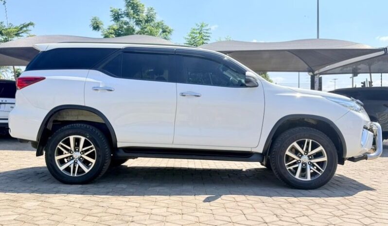 
								Unregistered 2019 Toyota Fortuner full									