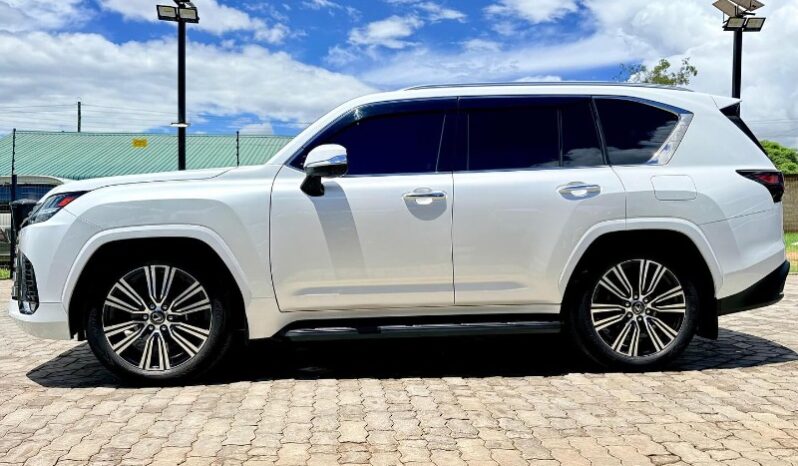 
								Unregistered 2023 Lexus Lexus LX600 full									