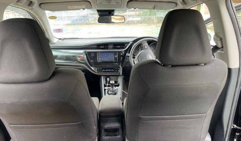 
								Unregistered Toyota AURIS full									