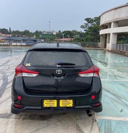 
								Unregistered Toyota AURIS full									