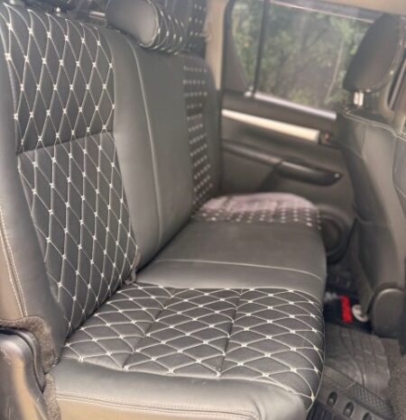 
								Used 2020 Toyota Hilux full									