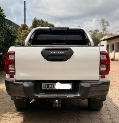 
								Used 2020 Toyota Hilux full									