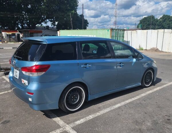 
								Used 2010 Toyota Wish full									