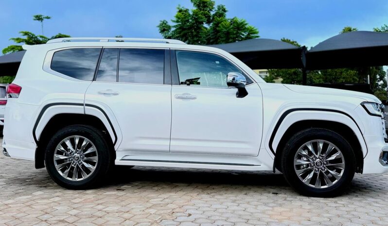 
								2024 Toyota Land Cruiser 300 ZX full									