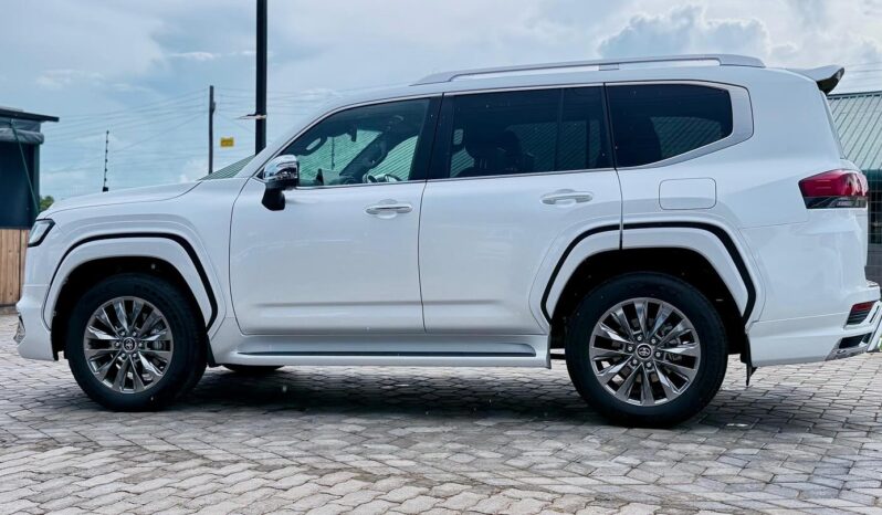 
								2024 Toyota Land Cruiser 300 ZX full									