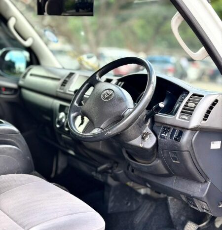 
								Unregistered Toyota Hiace full									