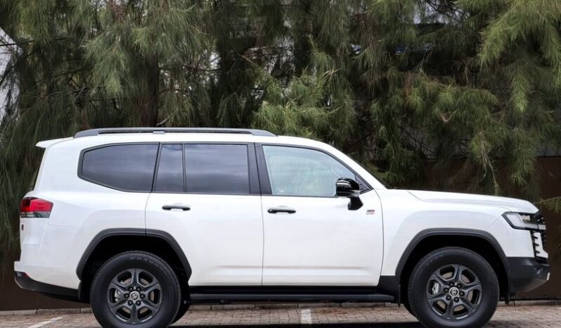 
								2023 Toyota Land Cruiser 300 GR Sport full									