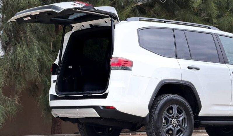 
								2023 Toyota Land Cruiser 300 GR Sport full									