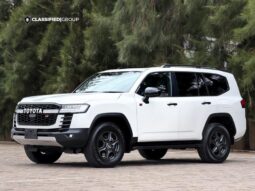 
										2023 Toyota Land Cruiser 300 GR Sport full									