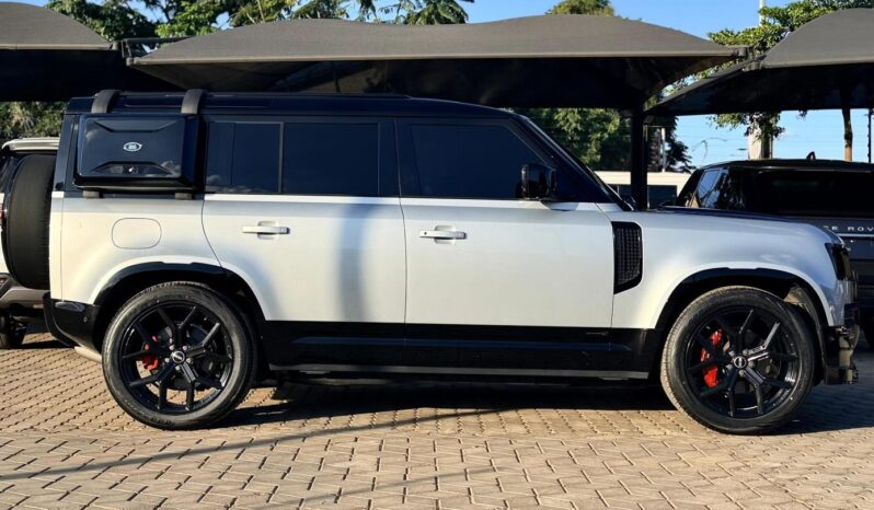 
								2023 Land Rover Defender 110 D300 full									