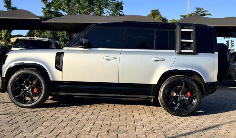 
								2023 Land Rover Defender 110 D300 full									