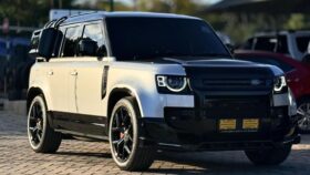 2023 Land Rover Defender 110 D300