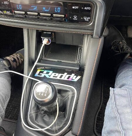 
								Unregistered Toyota AURIS full									