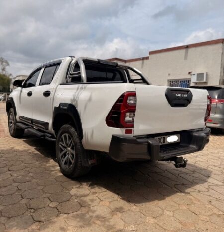 
								Used 2020 Toyota Hilux full									