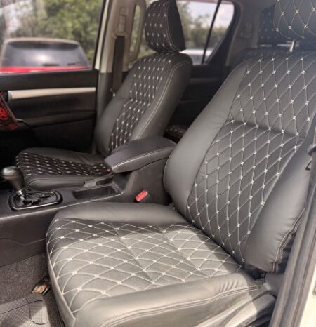 
								Used 2020 Toyota Hilux full									