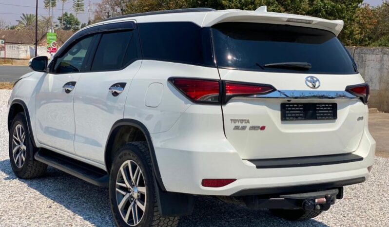 
								Toyota Fortuner full									