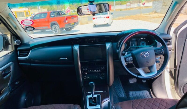 
								Toyota Fortuner full									