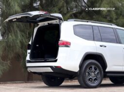 
										2023 Toyota Land Cruiser 300 GR Sport full									